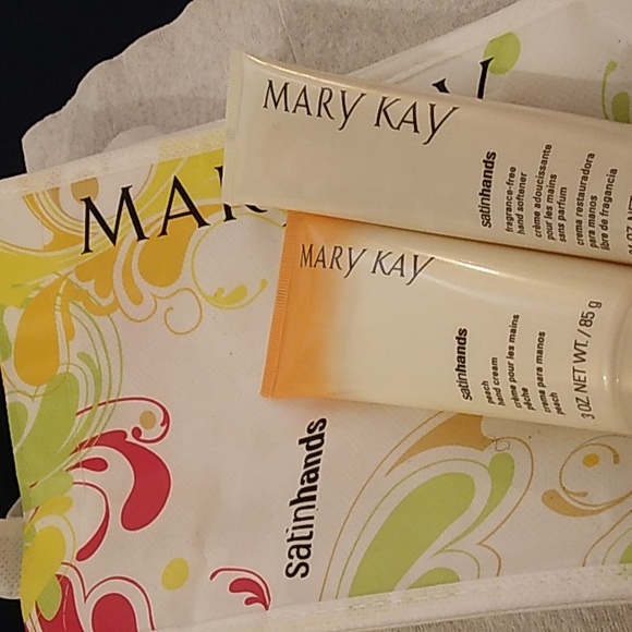 Mary Kay Satin Hands - Picture 3 of 7